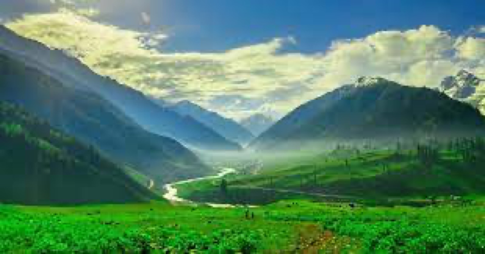 The misty valley and river of Sonmarg